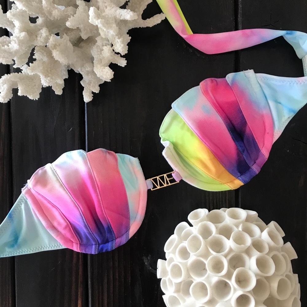 NWOT Wildfox Mermaid Shell Bikini Top